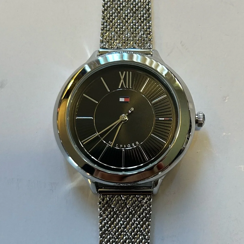 Tommy Hilfiger Watch With 36mm Black Face & Silver WrapAround MeshBracelet. - Picture 2 of 10